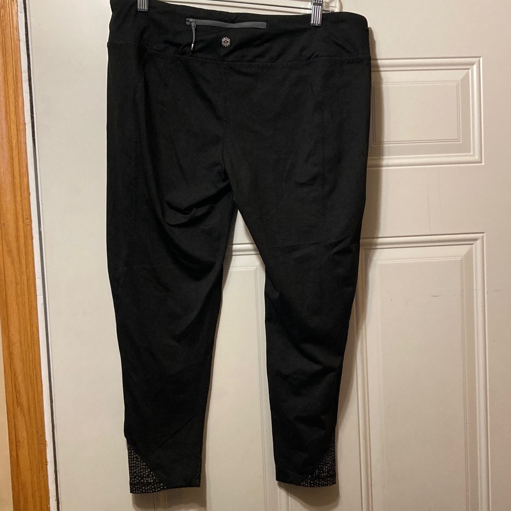 Tangerine Women's Black Active Jogger Capris XL